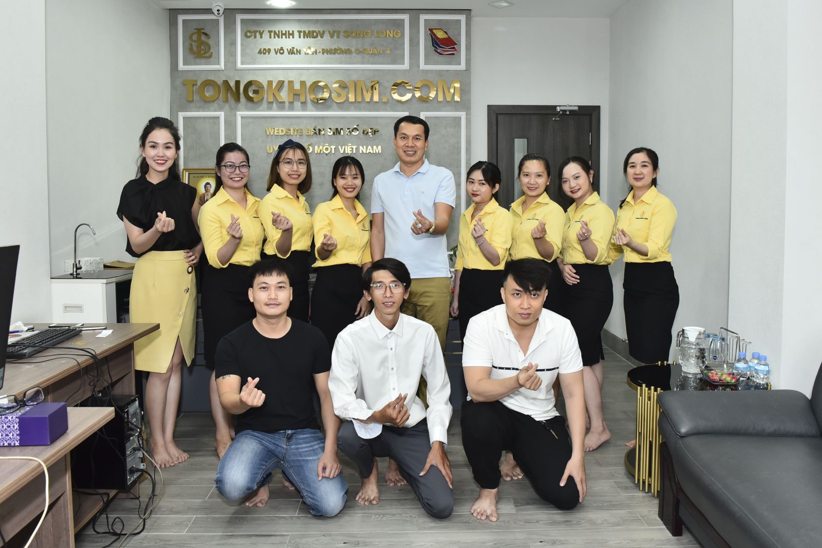 đội ngũ chuyên gia tại tổng kho sim